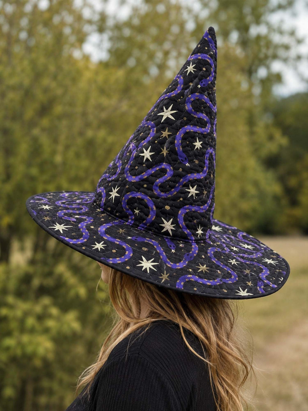 Chapeau de sorcière matelassé fait main – Serpent et magie noire