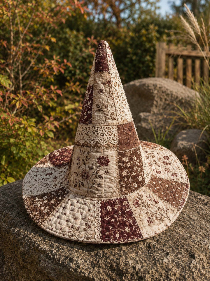 Chapeau de sorcière matelassé fait main – Patchwork floral et en dentelle nostalgique