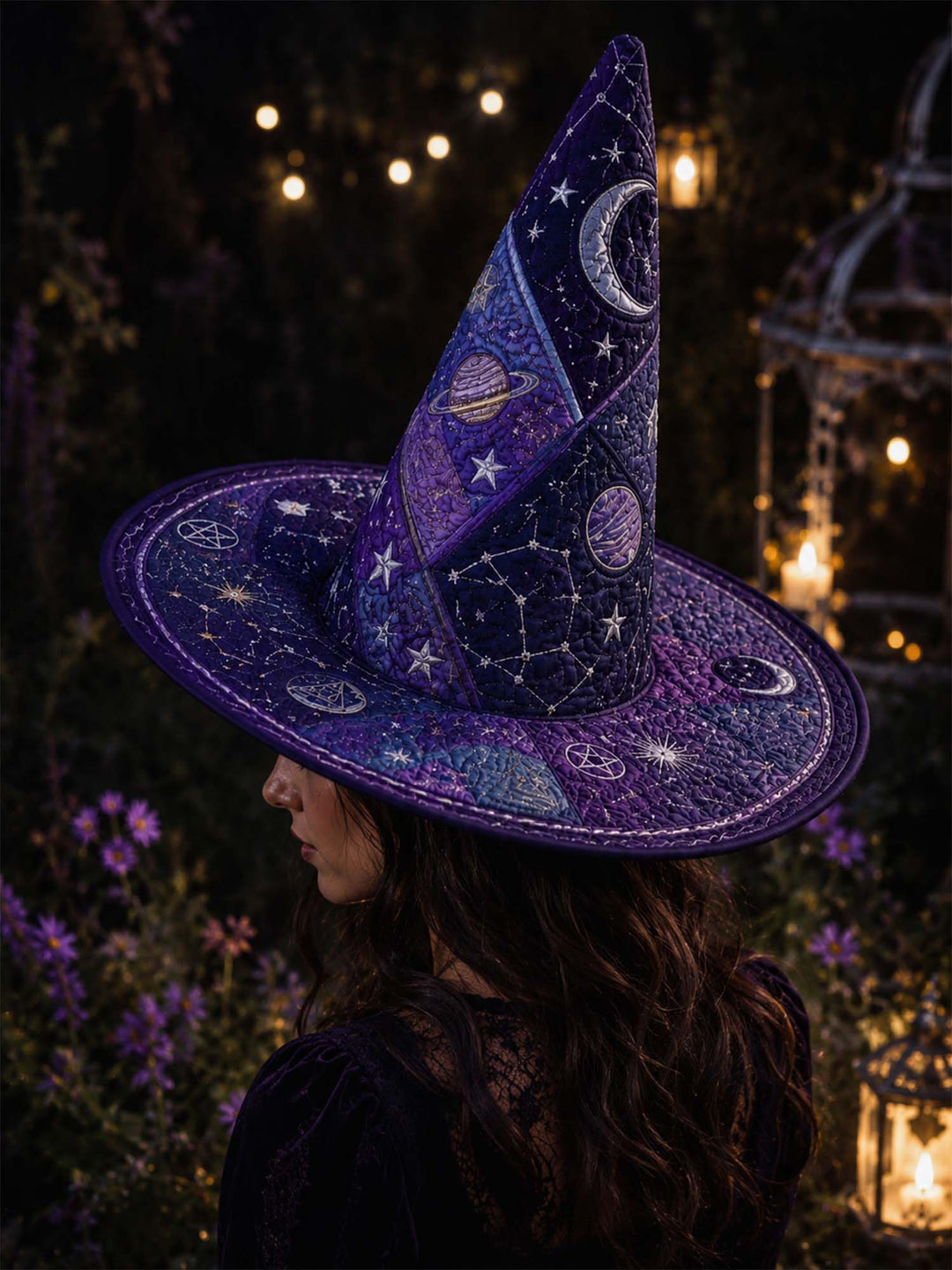 Chapeau de sorcière matelassé fait main – Monde des érudits sombres et motifs cosmiques