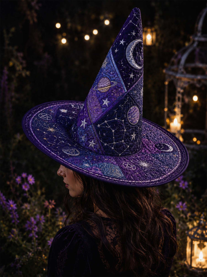 Chapeau de sorcière matelassé fait main – Monde des érudits sombres et motifs cosmiques