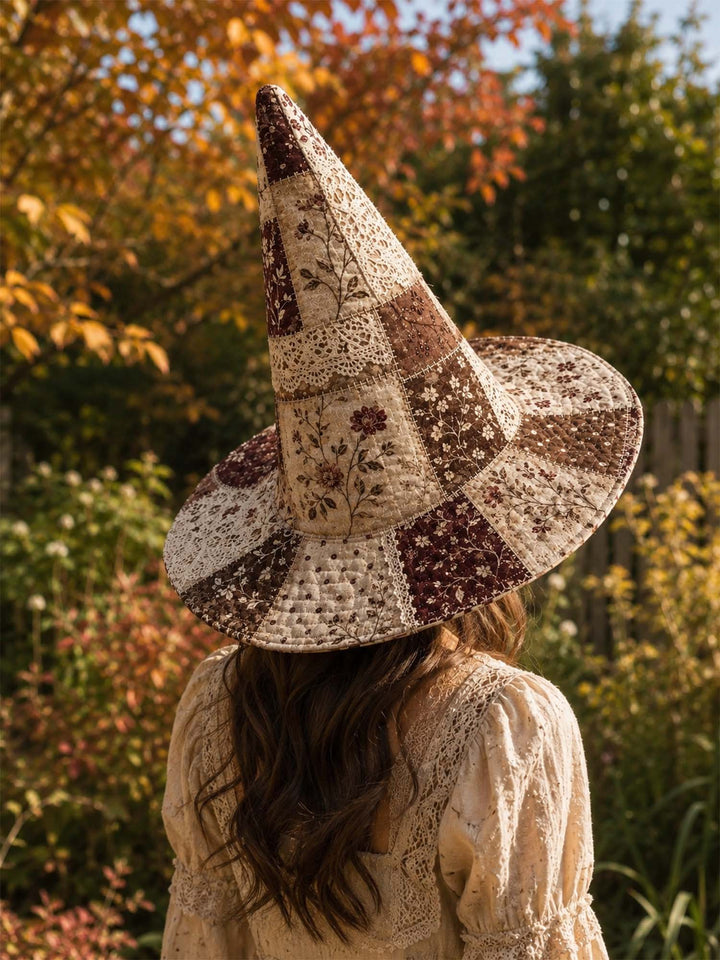 Chapeau de sorcière matelassé fait main – Patchwork floral et en dentelle nostalgique