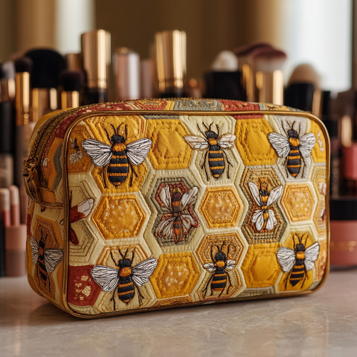 Trousse de maquillage matelassée avec des abeilles dans l'herbe NCU0DK10416