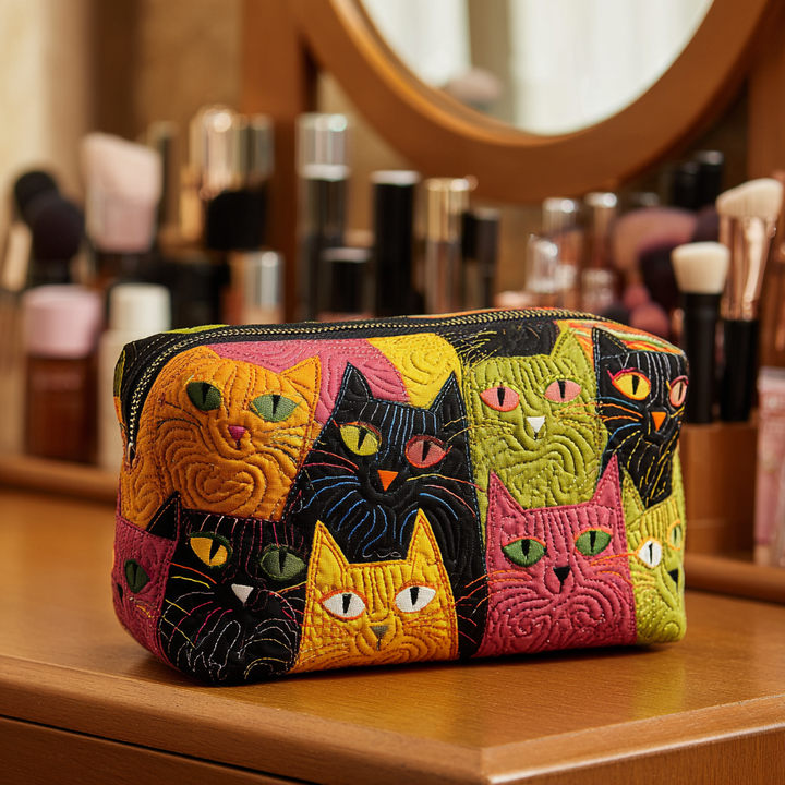 Trousse de maquillage matelassée avec chat dans le jardin NCU0DK10143