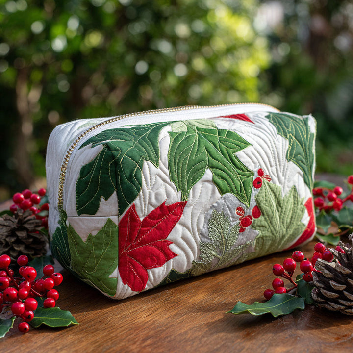 Trousse de maquillage matelassée avec un motif de houx de Noël NCU0PT9188
