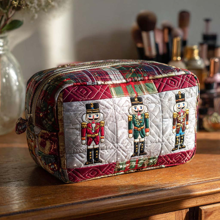 Trousse de maquillage matelassée avec un joyeux casse-noisette NCU0PT9505
