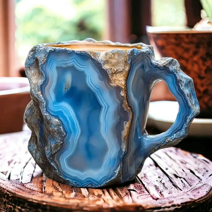 Tasses à café avec des cristaux minéraux intégrés