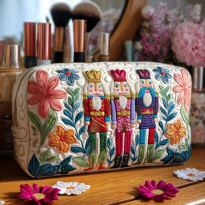 Trousse de maquillage matelassée avec casse-noisette NCU0PT9506